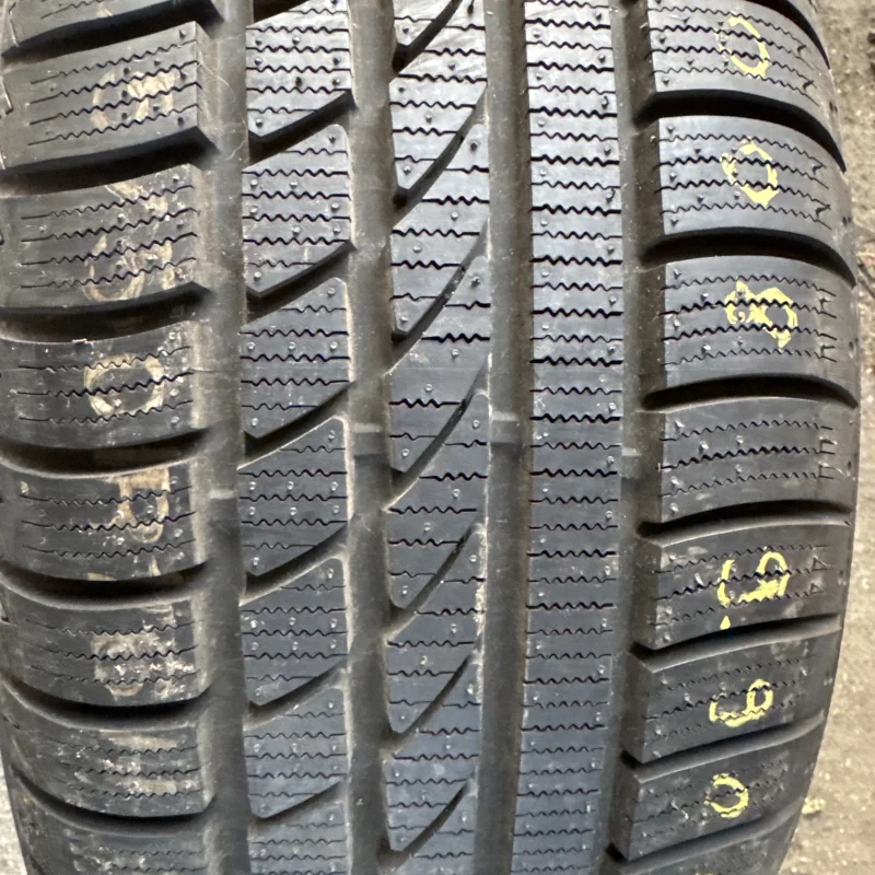 Hankook W300